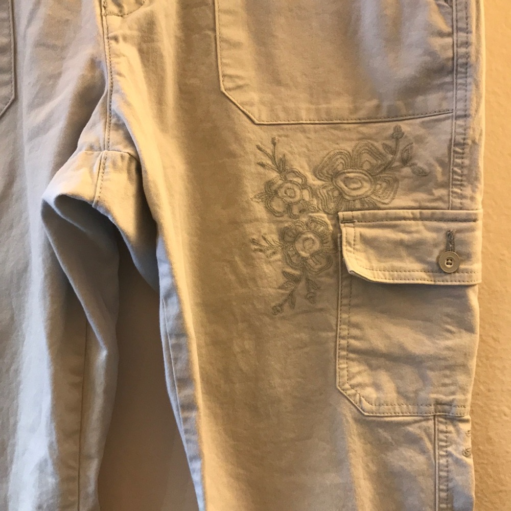 Lee Women’s Petite Relaxed Fit Straight Leg - Picture 2 of 7